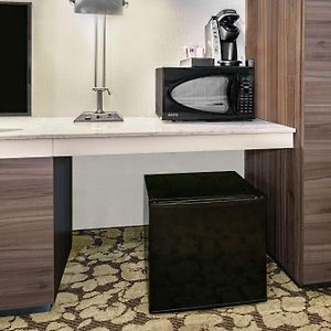 Queen Room Mobility accessible
